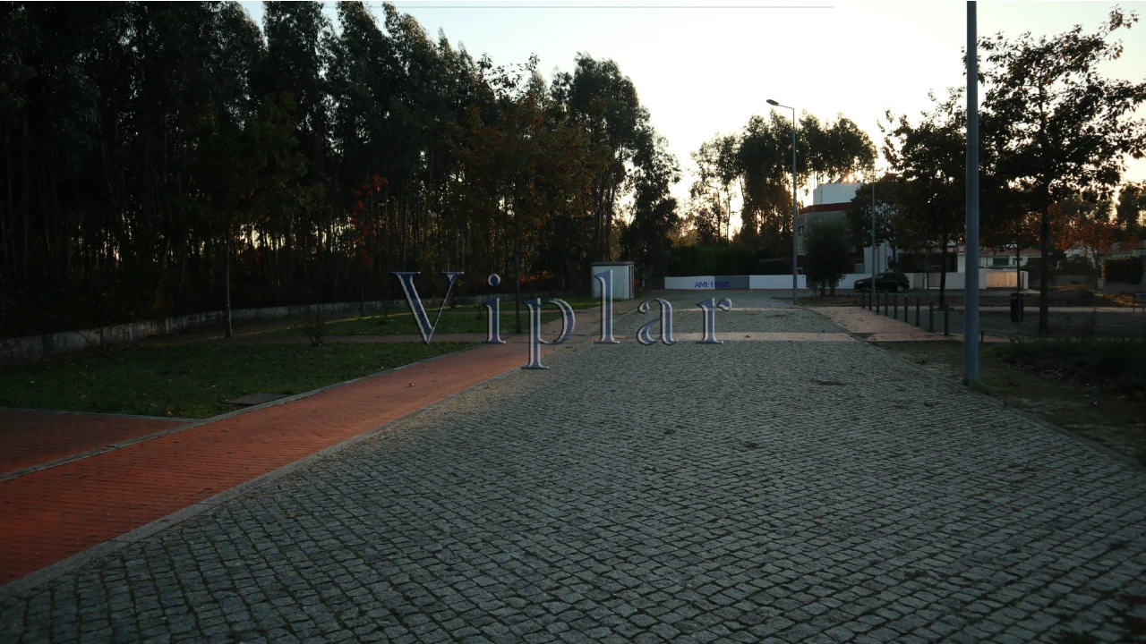 Terreno para Venda em Castêlo da Maia Foto 13