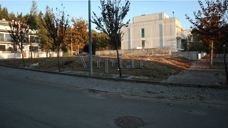 Terreno para Venda em Castêlo da Maia Foto 10