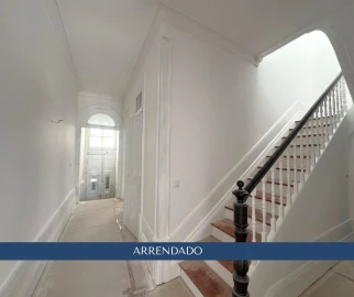 Moradia T4 para Arrendamento em Lordelo do Ouro e Massarelos