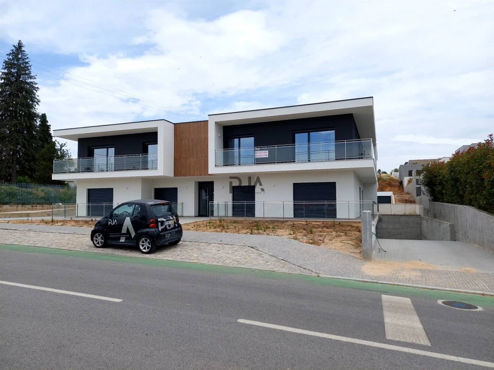 Garagem para Arrendamento em Insua Foto 7