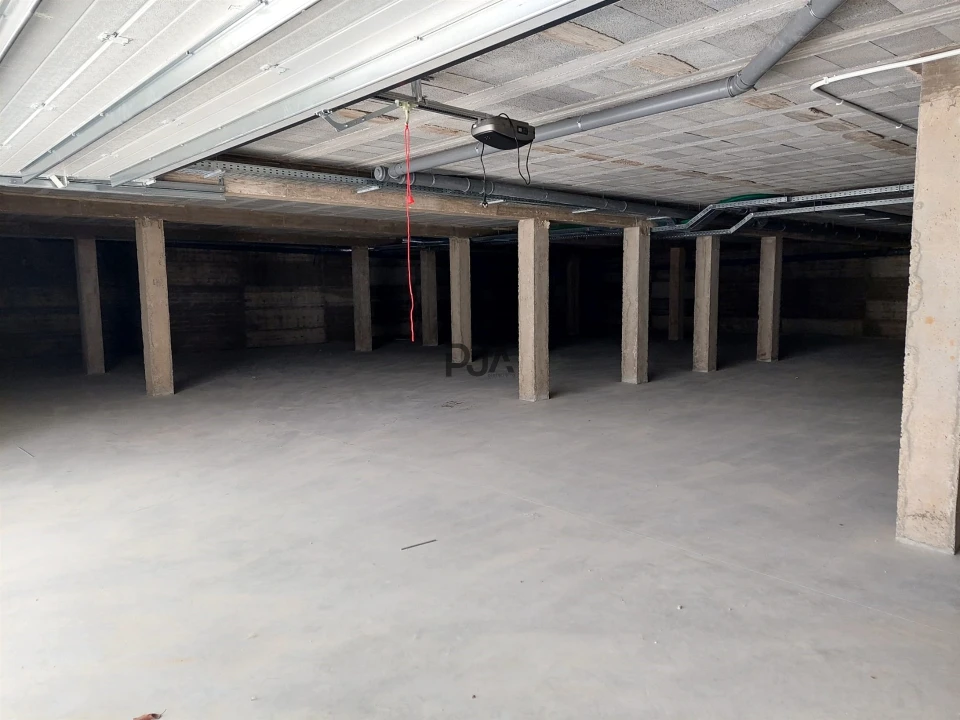 Garagem para Arrendamento em Insua Foto 4