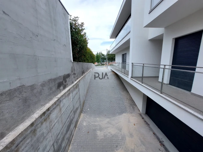 Garagem para Arrendamento em Insua Foto 6