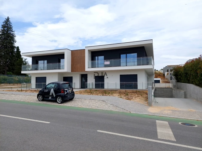 Garagem para Arrendamento em Insua Foto 7