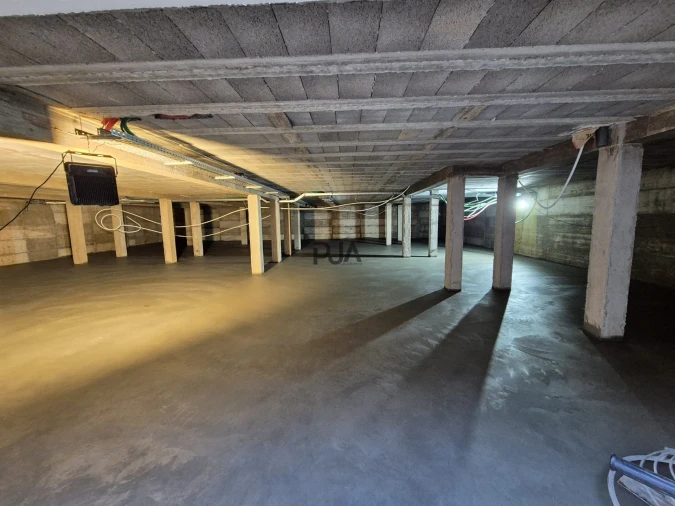 Garagem para Arrendamento em Insua Foto 4