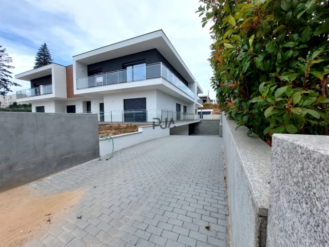 Garagem para Arrendamento em Insua Foto 5