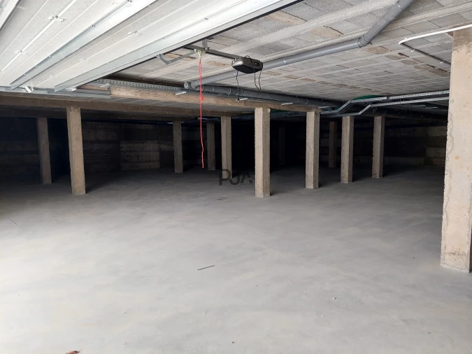 Garagem para Arrendamento em Insua Foto 4