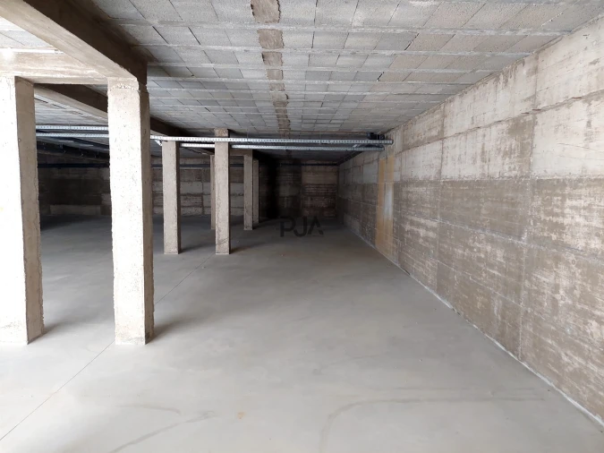 Garagem para Arrendamento em Insua Foto 2