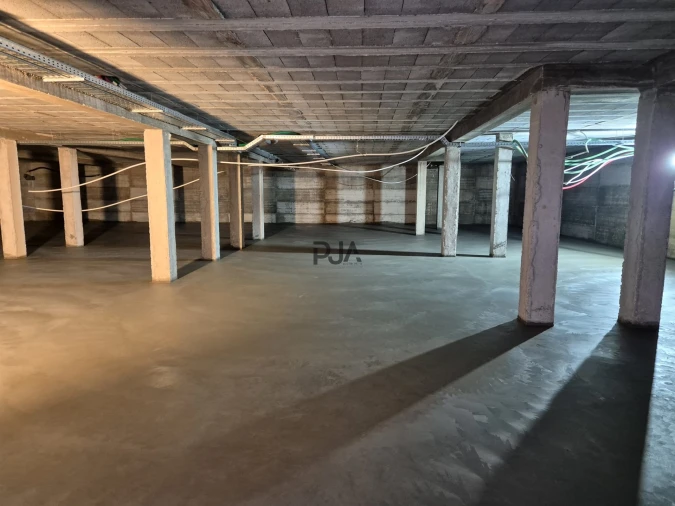 Garagem para Arrendamento em Insua