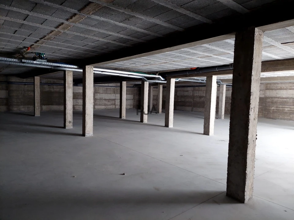 Garagem para Arrendamento em Insua Foto 3