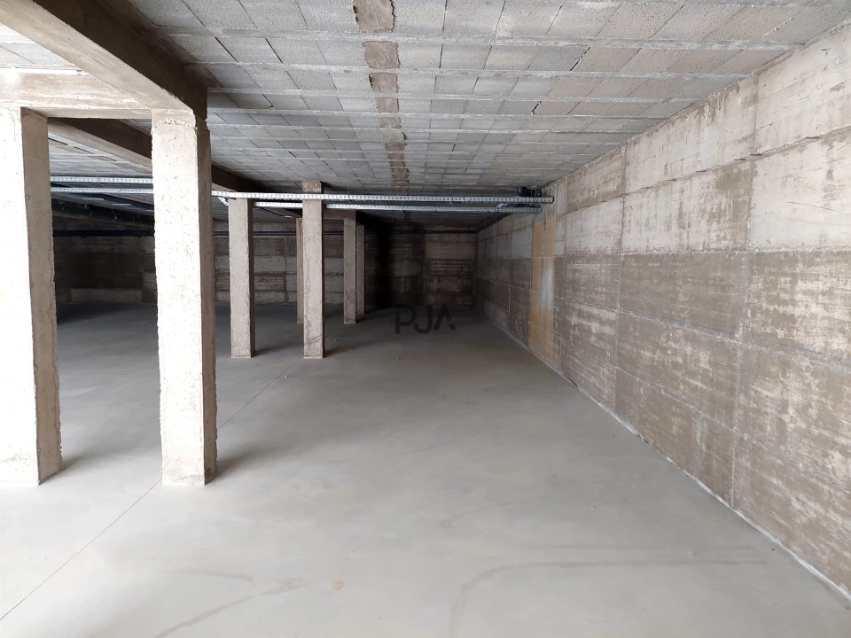 Garagem para Arrendamento em Insua Foto 2