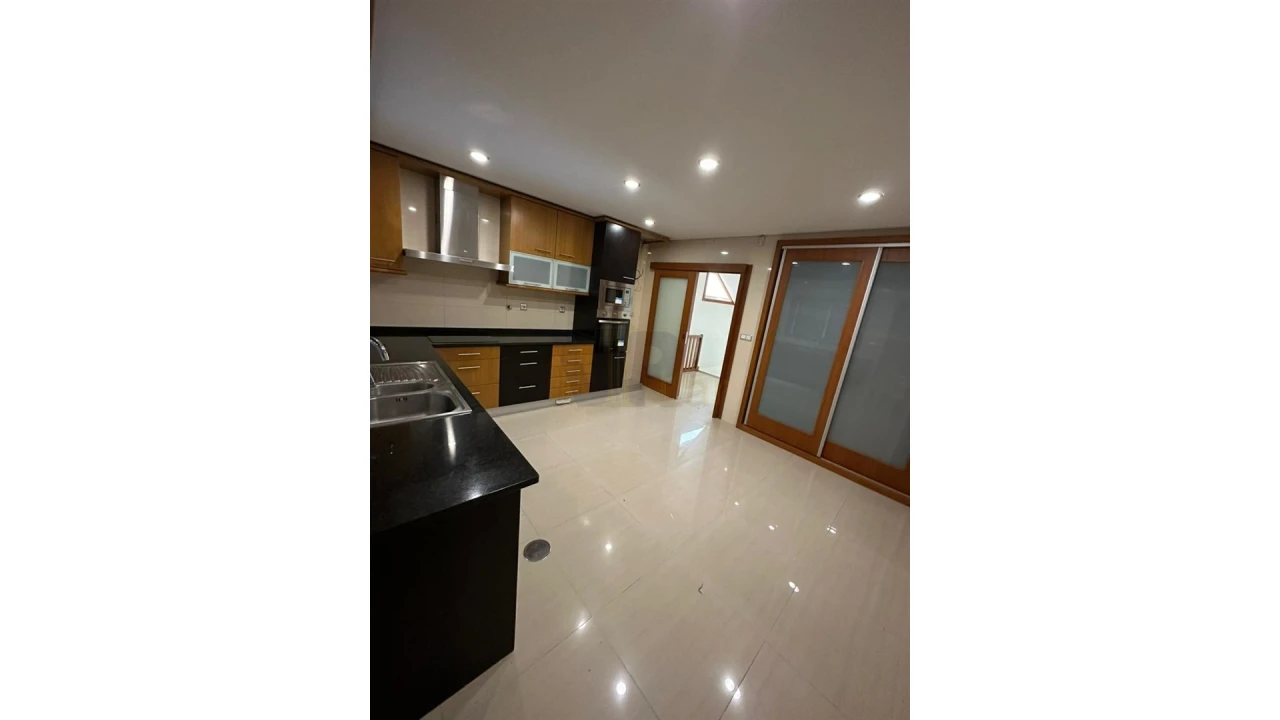 Moradia T4 para Venda em São Pedro Fins Foto 2