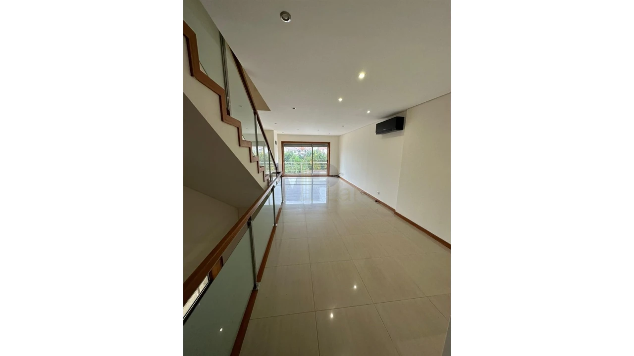 Moradia T4 para Venda em São Pedro Fins Foto 1