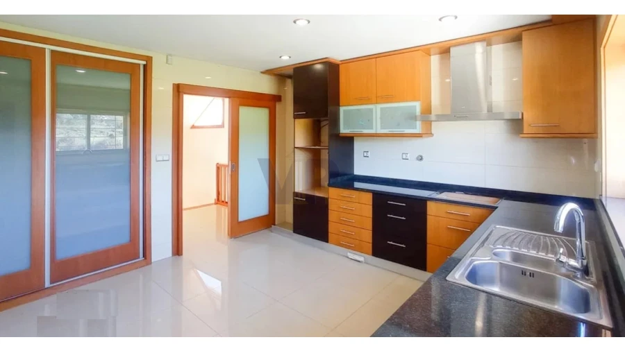 Moradia T4 para Venda em São Pedro Fins Foto 3