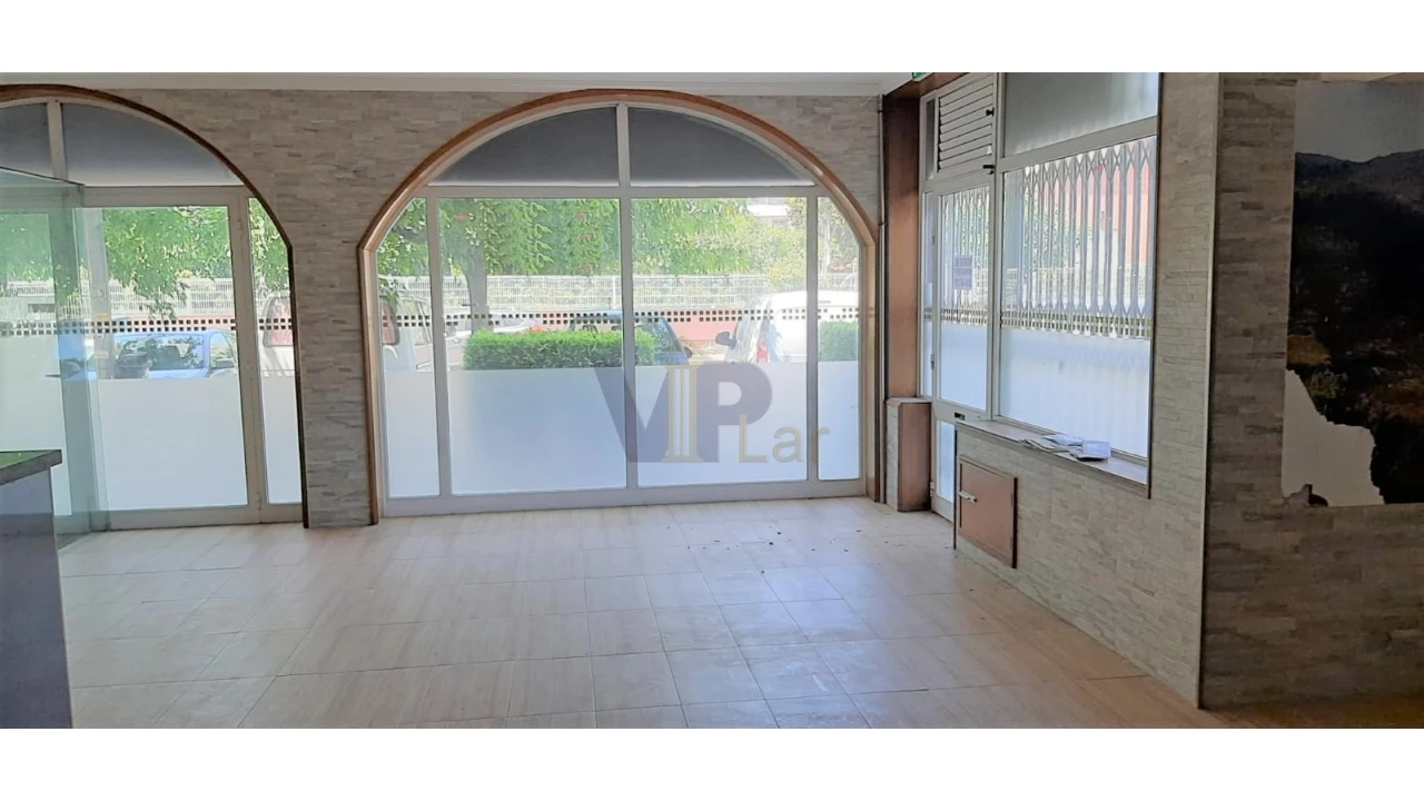 Loja para Venda em Baguim do Monte (Rio Tinto) Foto 1