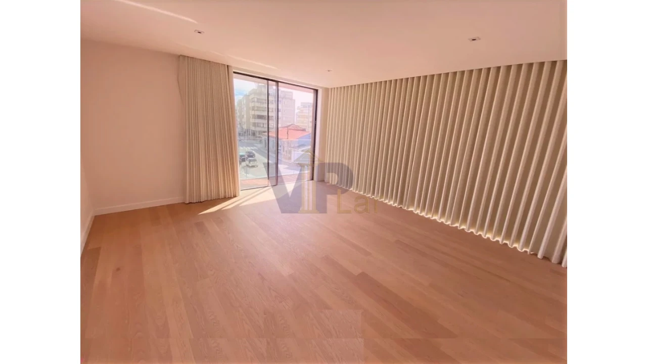 Apartamento T2 para Venda em Ramalde Foto 5