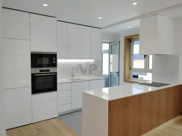 Apartamento T3 para Venda em Aldoar, Foz do Douro e Nevogilde
