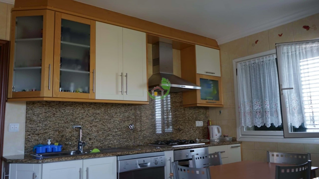 Moradia T4 para Venda em Vila e Roussas Foto 28