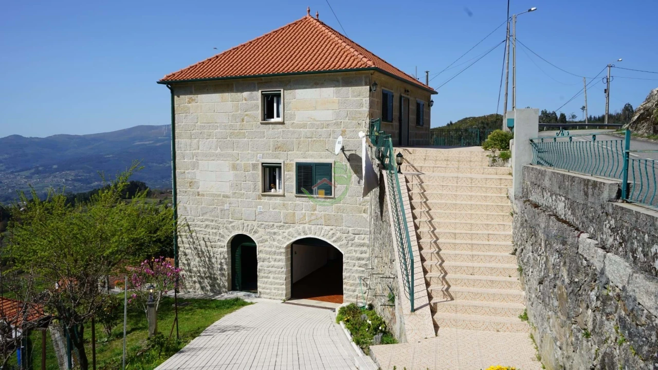 Moradia T4 para Venda em Vila e Roussas Foto 9