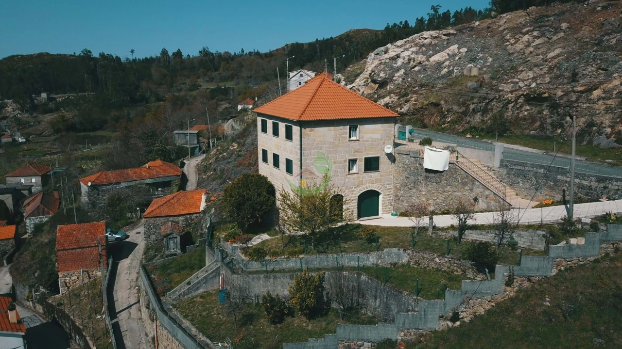 Moradia T4 para Venda em Vila e Roussas Foto 8