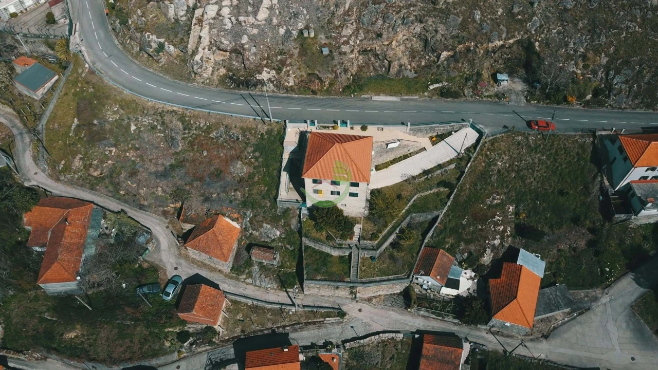 Moradia T4 para Venda em Vila e Roussas Foto 4