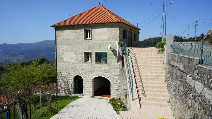 Moradia T4 para Venda em Vila e Roussas Foto 9