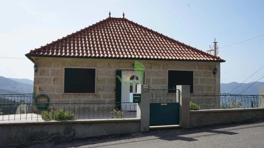 Moradia T4 para Venda em Vila e Roussas Foto 1