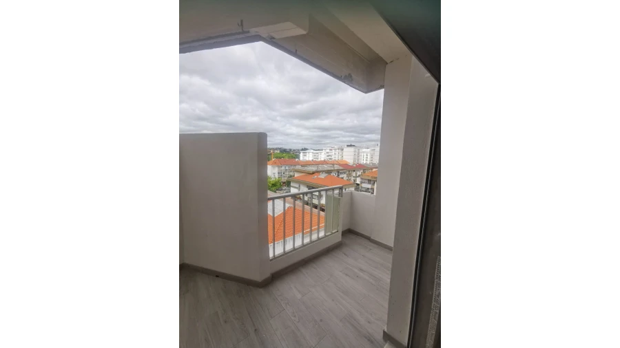 Apartamento T3 para Venda em São João Baptista e Santa Maria dos Olivais Foto 17