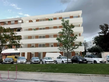 Apartamento T3 para Venda em Quelfes