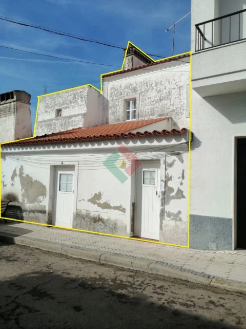 Moradia T3 para Venda em Assunção, Ajuda, Salvador e Santo Ildefonso