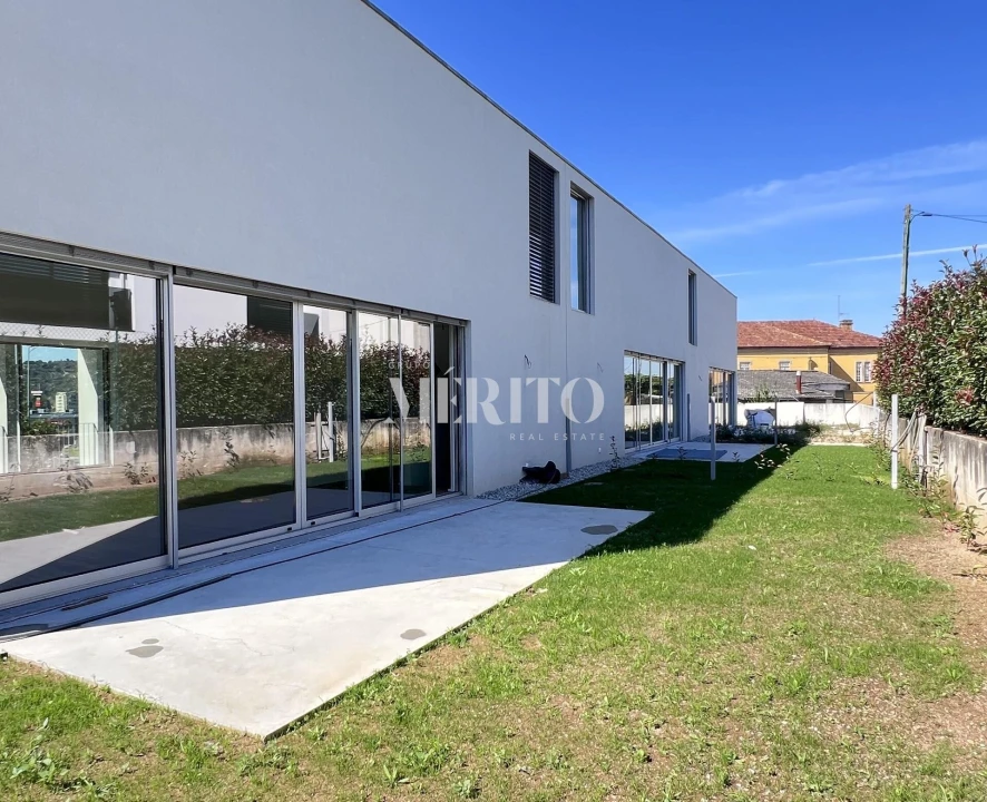 Moradia T3 para Venda em Nogueira, Fraião e Lamaçães Foto 1