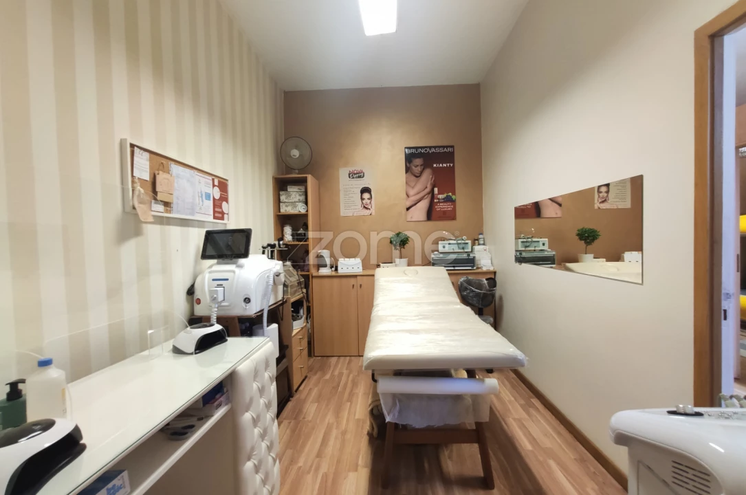 Negócio para Venda em Cidade da Maia Foto 11