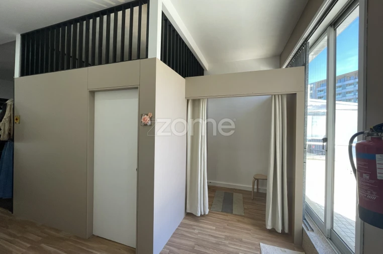 Negócio para Venda em Cidade da Maia Foto 14