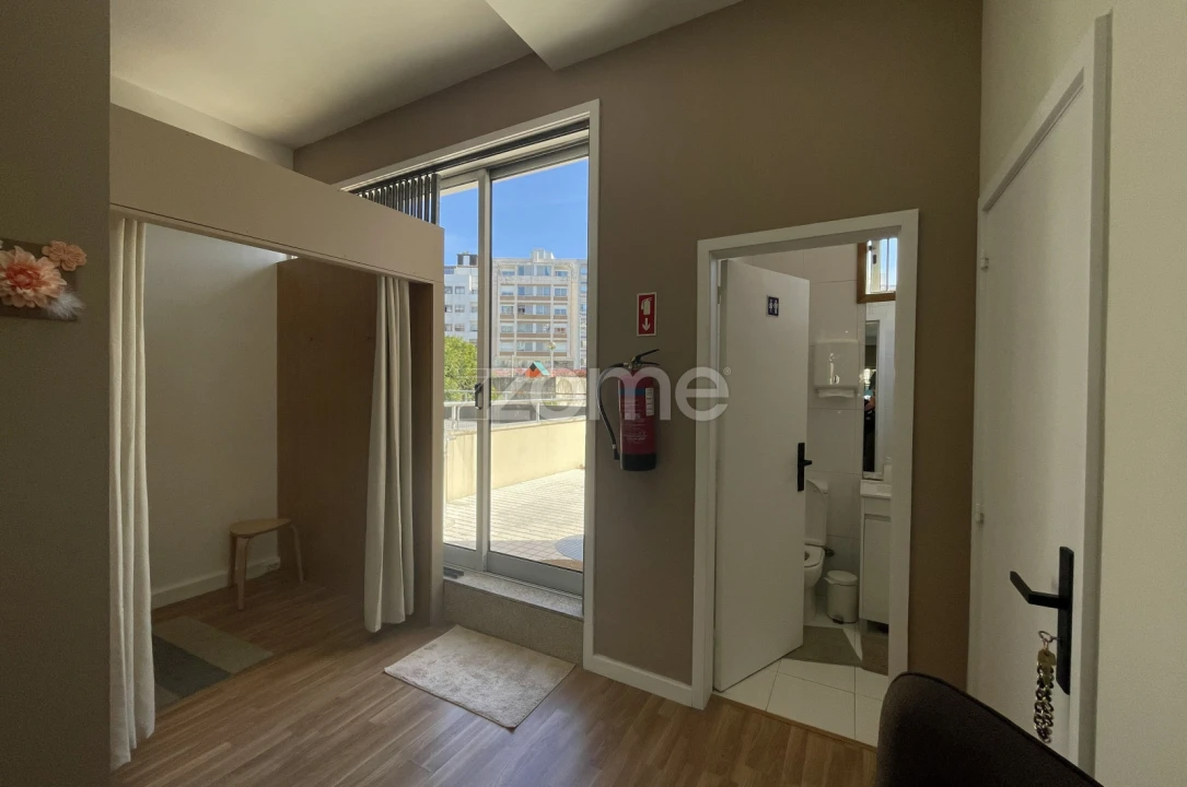 Negócio para Venda em Cidade da Maia Foto 8