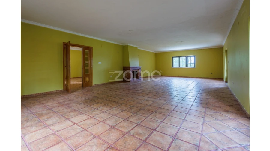 Moradia T5 para Venda em Carvoeira Foto 12