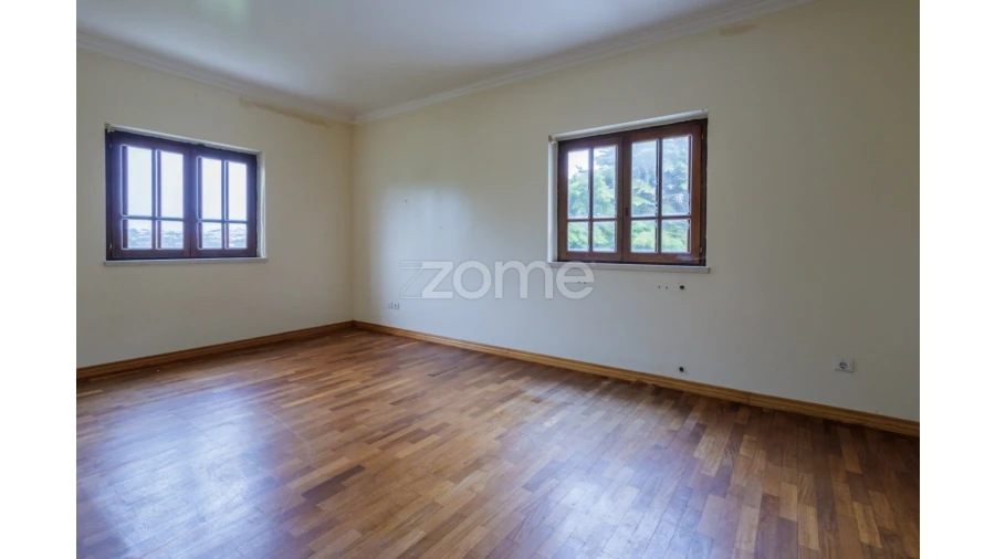 Moradia T5 para Venda em Carvoeira Foto 18