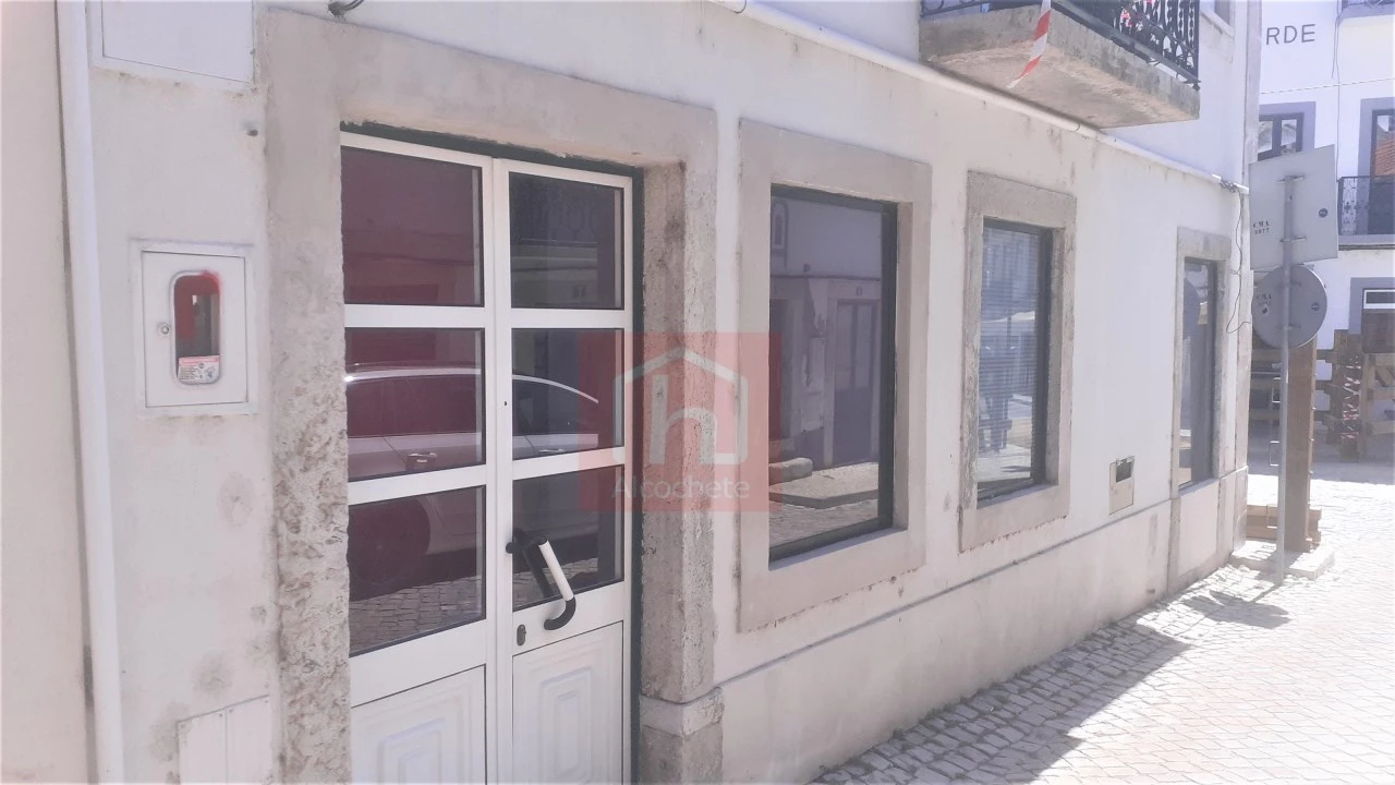 Loja para Arrendamento em Alcochete Foto 1