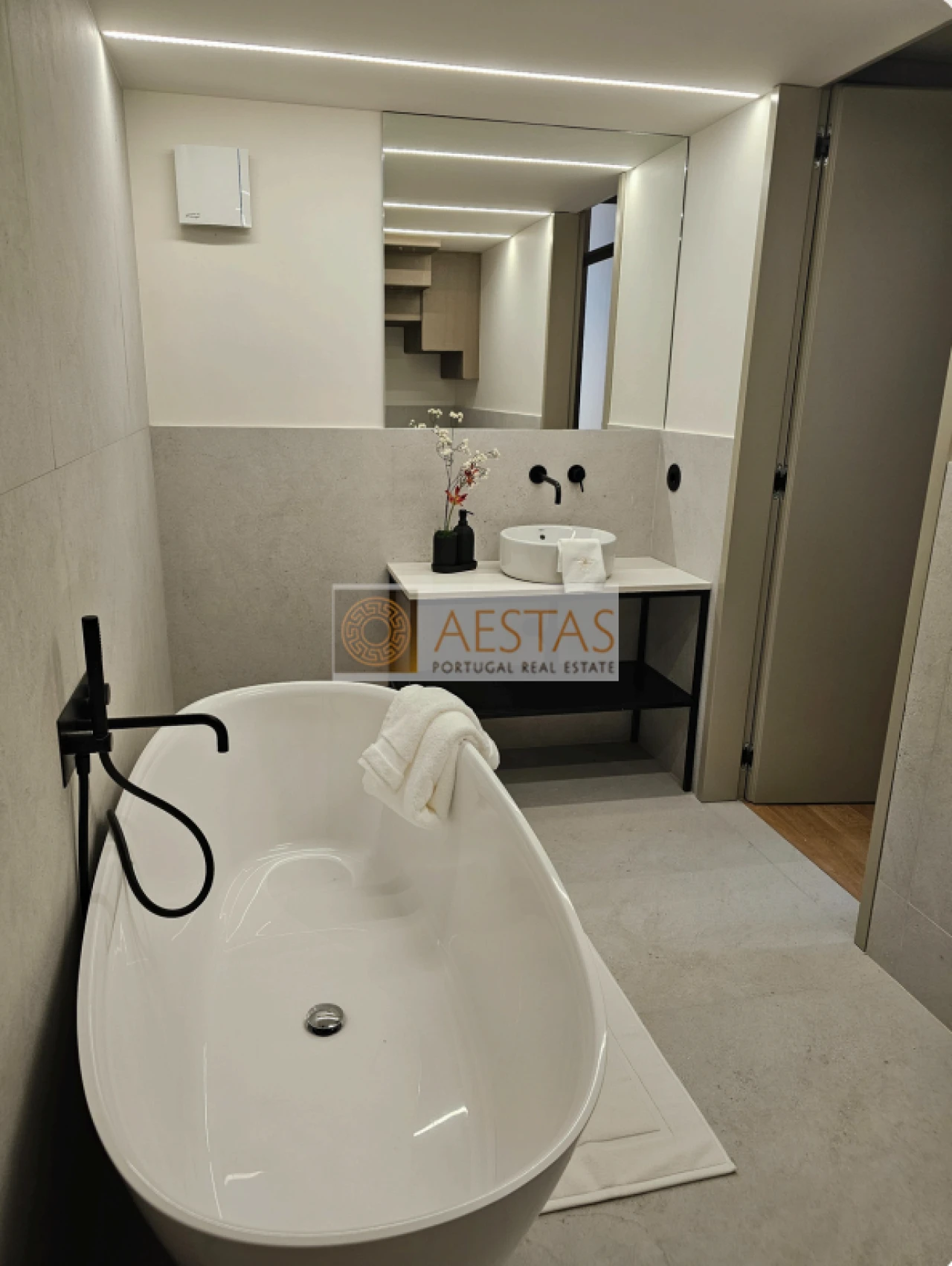 Apartamento para Venda em Cedofeita, Santo Ildefonso, Sé, Miragaia, São Nicolau e Vitória Foto 1