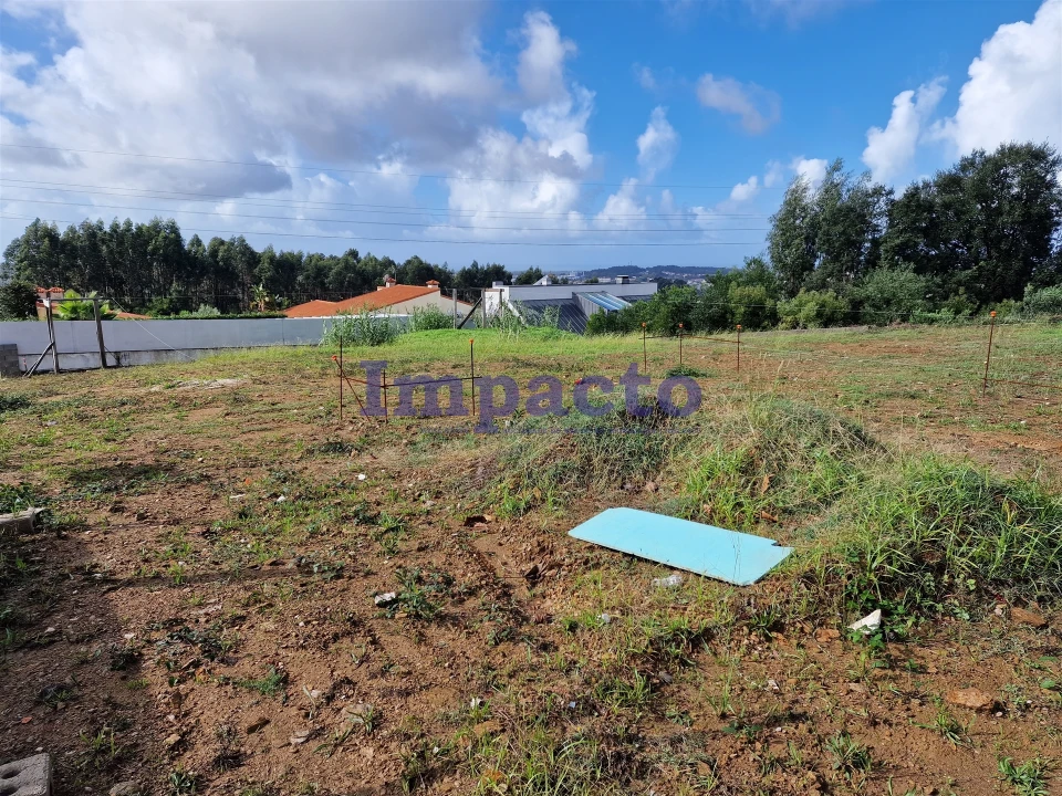 Terreno para Venda em Escapães Foto 2