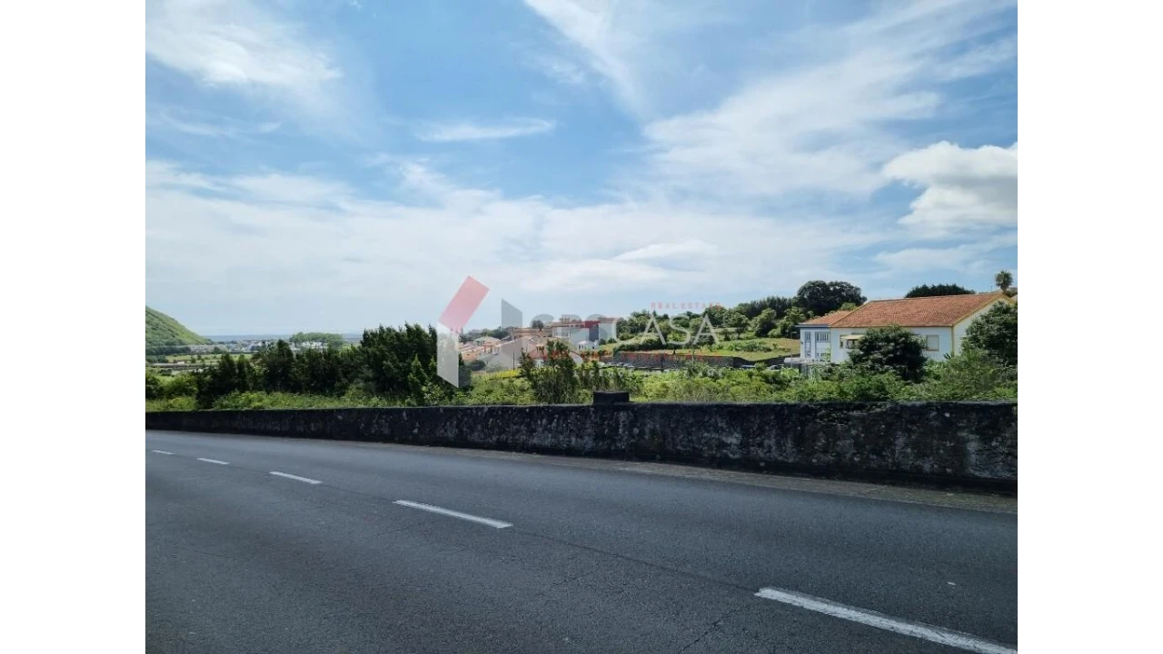 Terreno para Venda em Praia da Vitoria (Santa Cruz) Foto 2