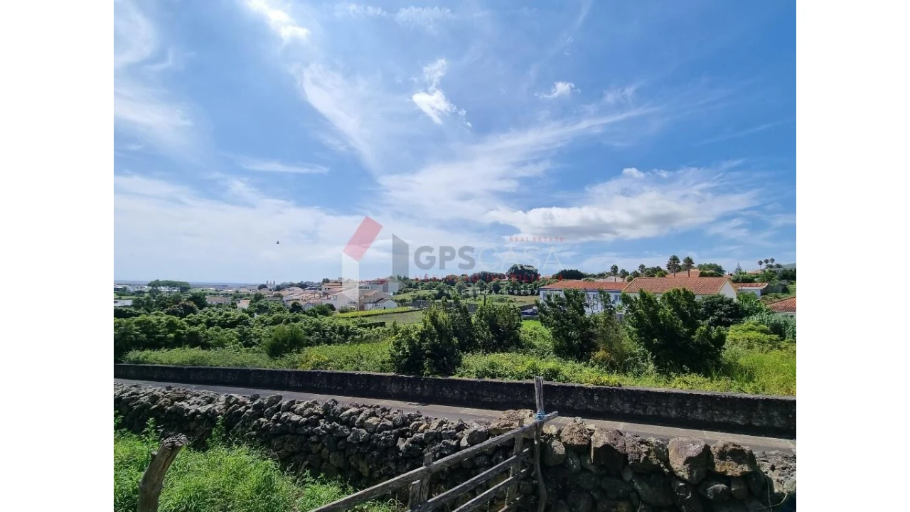 Terreno para Venda em Praia da Vitoria (Santa Cruz) Foto 4