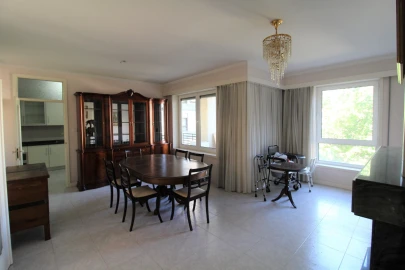 Quarto para Arrendamento em Creixomil