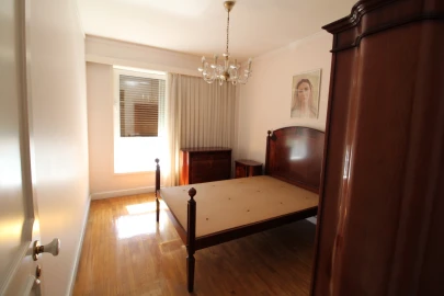 Quarto para Arrendamento em Creixomil