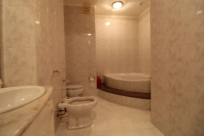 Quarto para Arrendamento em Creixomil