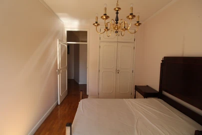 Quarto para Arrendamento em Creixomil