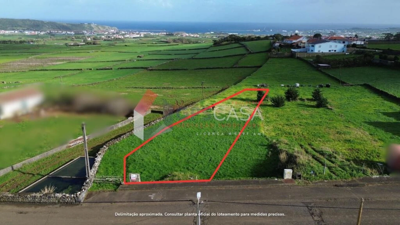 Terreno para Venda em Praia da Vitoria (Santa Cruz) Foto 1