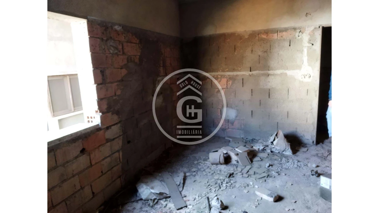 Prédio para Venda em São Pedro de Tomar Foto 16