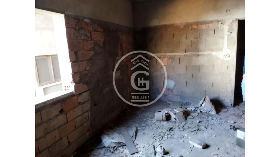 Prédio para Venda em São Pedro de Tomar Foto 16