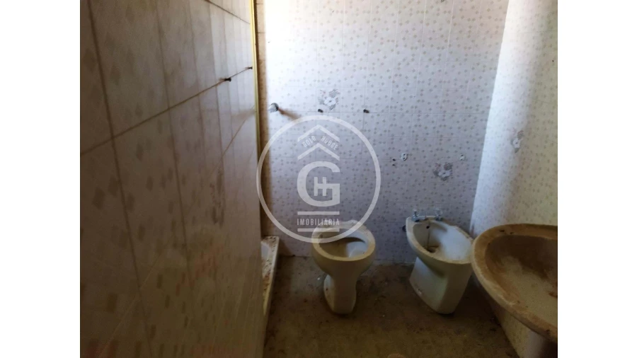 Prédio para Venda em São Pedro de Tomar Foto 9