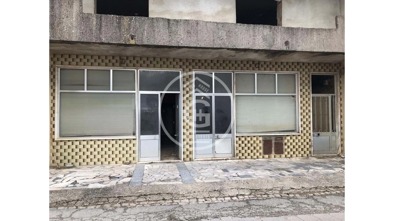 Prédio para Venda em São Pedro de Tomar Foto 1