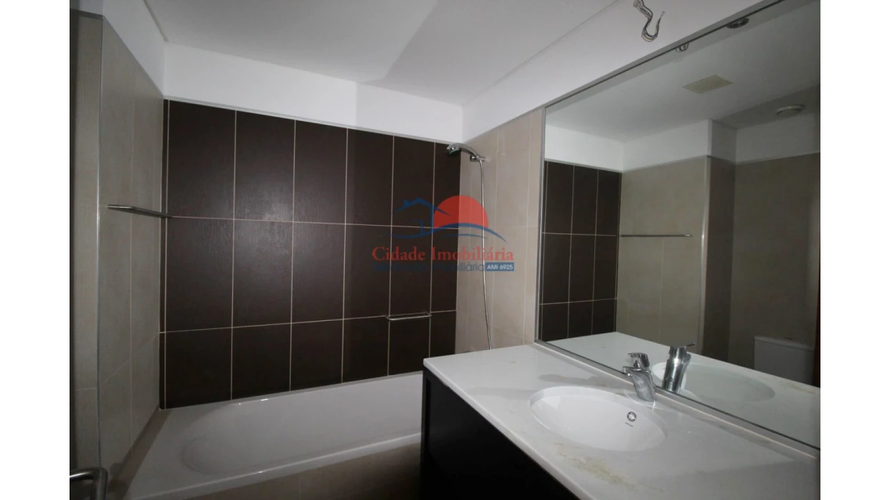 Apartamento T3 para Venda em São Martinho Foto 17